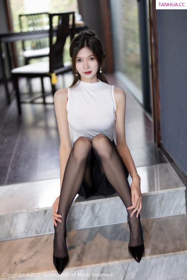 程程程  [XiuRen]高清写真图 2023.01.31 No.6194 程程程- 黑丝短裙第22张图片